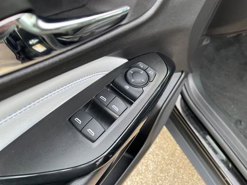 Used 2025 Chevrolet Trax LT w/ LT Convenience Package FWD image 10