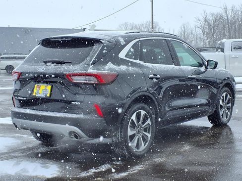 Used 2023 Ford Escape Platinum image 2