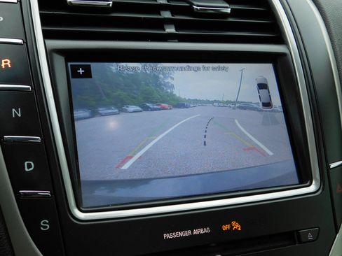 Used 2017 Lincoln MKX Reserve w/ Lincoln MKX Climate Package FWD image 19