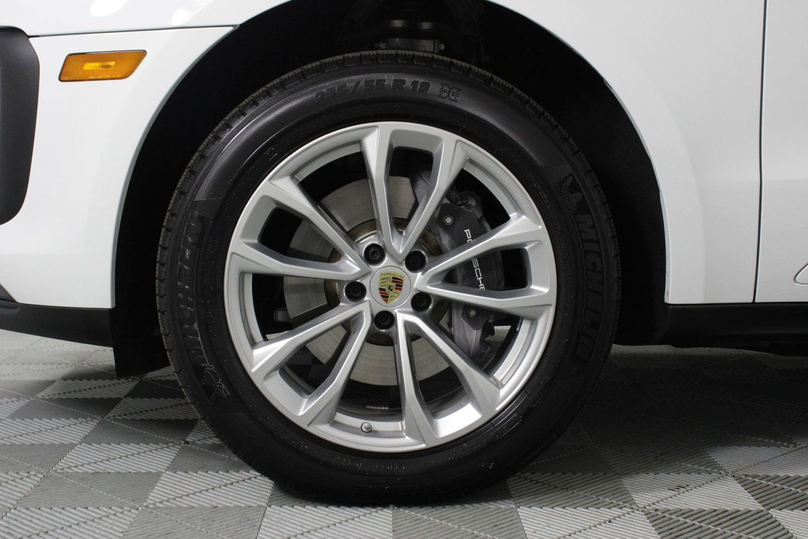 Certified 2026 Porsche Macan AWD/4WD image 30