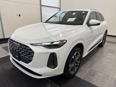 Certified 2025 Audi Q5 Premium w/ Convenience Package AWD/4WD image 6