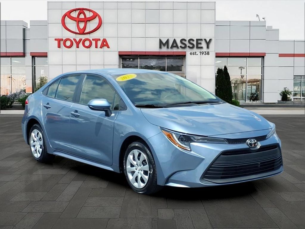 Used 2025 Toyota Corolla LE FWD image 1