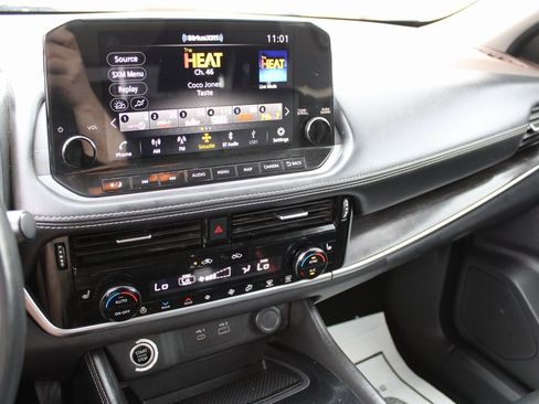 Used 2021 Nissan Rogue SL w/ Premium Package image 7