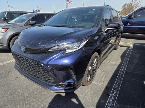 Used 2025 Toyota Sienna XSE FWD image 7