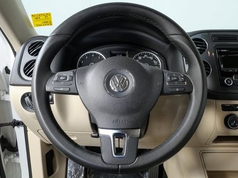Used 2014 Volkswagen Tiguan SE image 9