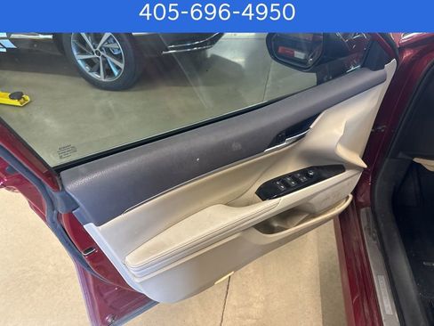 Used 2020 Toyota Camry XLE image 9