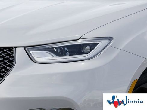 New 2026 Chrysler Pacifica Select image 11