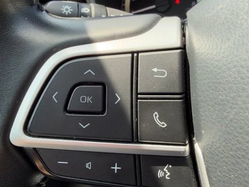 Used 2023 Toyota Highlander LE FWD image 25