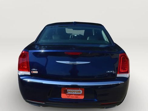 Used 2017 Chrysler 300 C AWD/4WD image 7