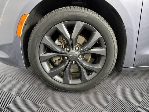 Used 2019 Chrysler Pacifica Touring Plus w/ S Appearance Package FWD image 31
