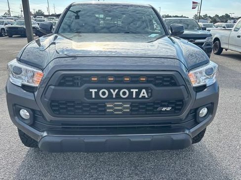 Used 2022 Toyota Tacoma SR5 w/ Technology Package RWD image 2