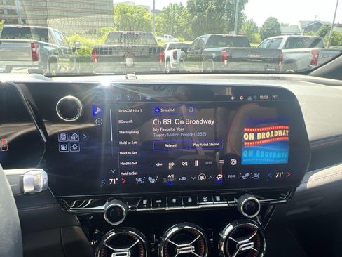 New 2025 Chevrolet Blazer EV RS image 13