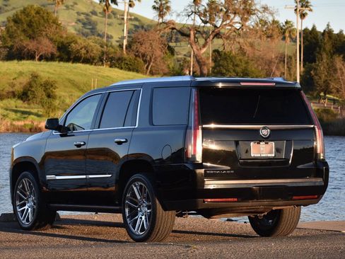 Used 2015 Cadillac Escalade Premium image 8