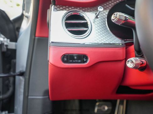 Used 2022 Bentley Flying Spur V8 image 34