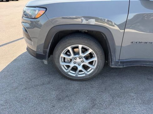 Used 2023 Jeep Compass Latitude AWD/4WD image 5