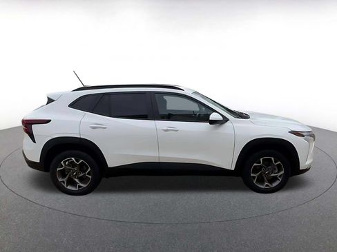 Used 2025 Chevrolet Trax LT w/ LT Convenience Package FWD image 15