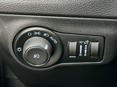 Used 2018 Jeep Compass Limited w/ Navigation Group image 17