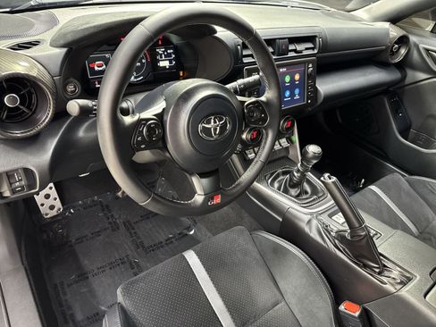 Used 2025 Toyota GR86 Premium w/ Performance Package RWD image 35