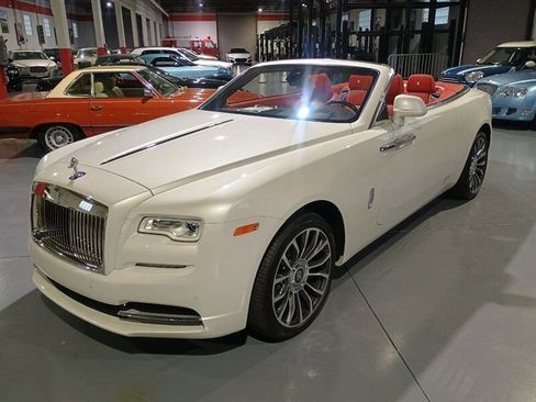 Used 2018 Rolls-Royce Dawn image 1