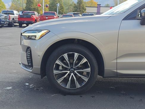 Used 2025 Volvo XC60 B5 Plus image 33