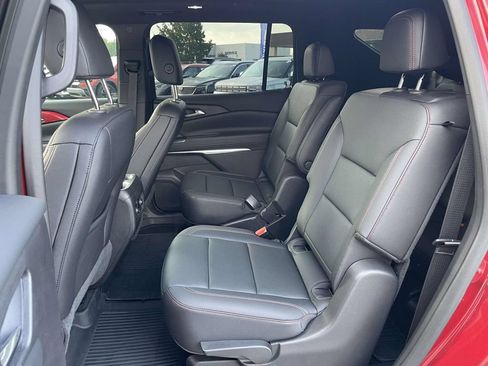Used 2025 Chevrolet Traverse Z71 w/ Driver Confidence Package AWD/4WD image 4