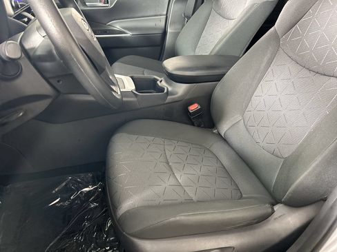 Used 2025 Toyota RAV4 XLE FWD image 21