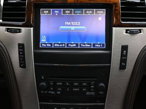 Used 2014 Cadillac Escalade Platinum RWD image 29