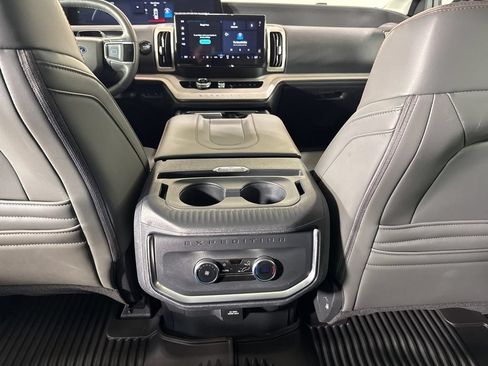 Used 2025 Ford Expedition Active AWD/4WD image 31