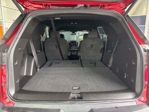 Used 2023 Chevrolet Traverse LT image 14