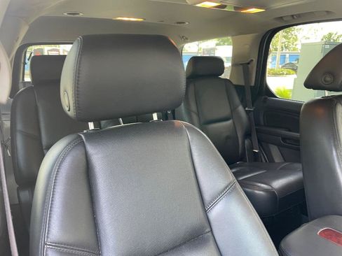 Used 2007 Cadillac Escalade AWD w/ Information Package image 22