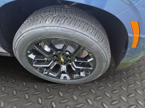 New 2026 Chevrolet Suburban Premier image 23