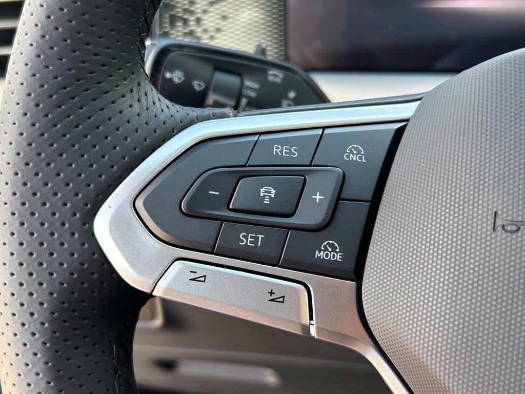 New 2026 Volkswagen Tiguan SE R-Line FWD image 23