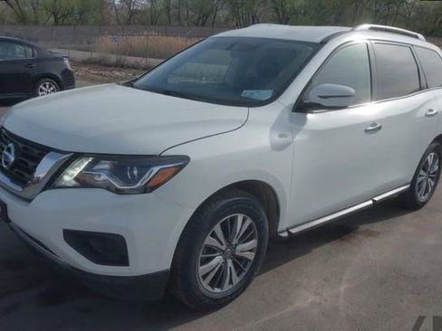 Used 2020 Nissan Pathfinder S AWD/4WD image 2