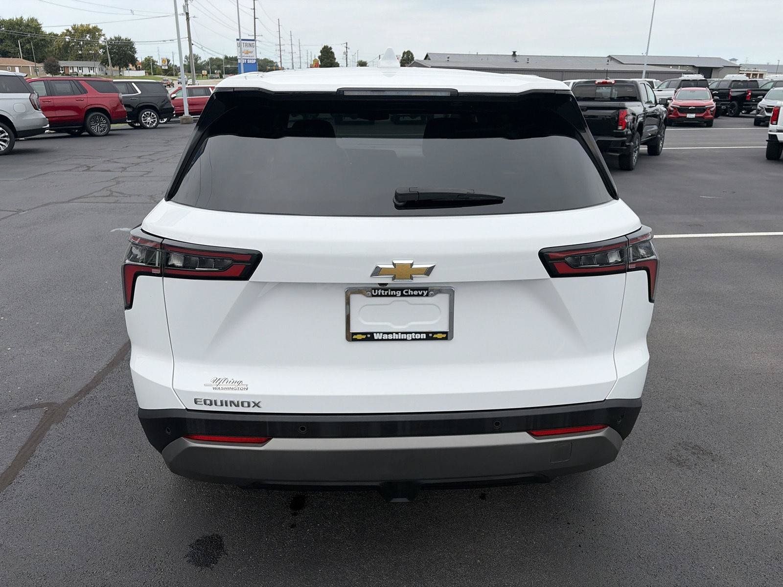 Used 2025 Chevrolet Equinox LT FWD image 4