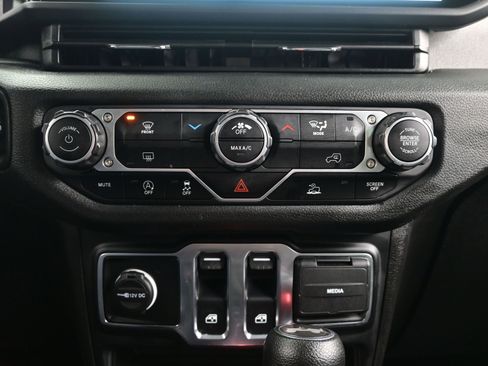 Used 2024 Jeep Wrangler Sport S image 18