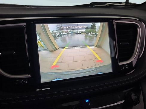 Used 2022 Chrysler Pacifica Touring-L w/ S Appearance Package image 19