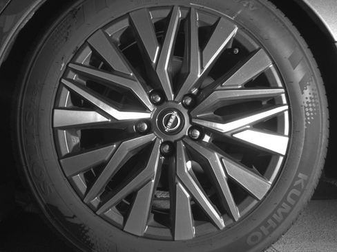 Used 2025 Nissan Altima 2.5 SV FWD image 14