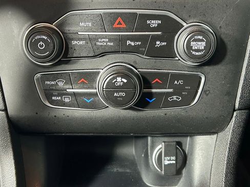 Used 2019 Dodge Charger SXT AWD/4WD image 17