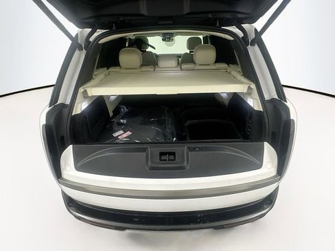 New 2026 Land Rover Range Rover Long Wheelbase SE AWD/4WD image 25