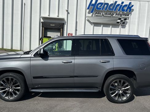 Used 2020 Cadillac Escalade Luxury w/ Escalade Sport Edition AWD/4WD image 7