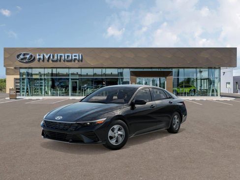 Used 2026 Hyundai Elantra SE FWD image 1