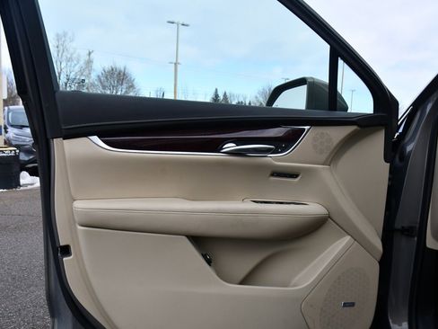 Used 2018 Cadillac XT5 Luxury w/ LPO, Wheel Lock Package image 23