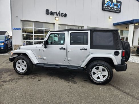 Used 2012 Jeep Wrangler Unlimited Sahara w/ Dual Top Group image 10