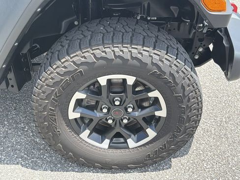 Used 2024 Jeep Gladiator Rubicon w/ Technology Group AWD/4WD image 12