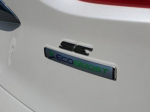 Used 2016 Ford Escape SE w/ SE Chrome Package FWD image 6