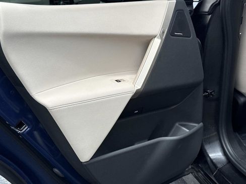 Used 2024 BMW iX xDrive50 w/ Premium Package AWD/4WD image 13