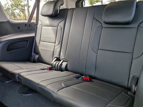 Used 2017 Chevrolet Suburban Premier image 13