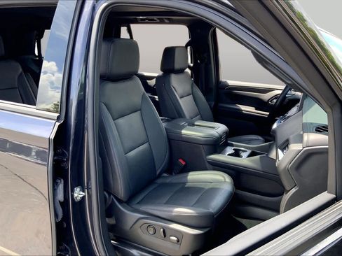 Used 2023 Chevrolet Tahoe Z71 w/ Luxury Package AWD/4WD image 9