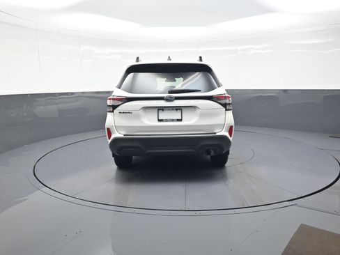 Used 2025 Subaru Forester Premium AWD/4WD image 4