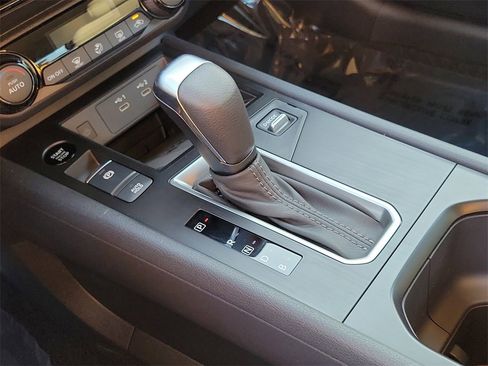 New 2026 Nissan Kicks SV image 10